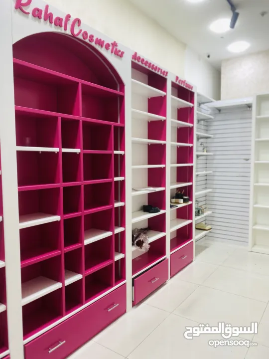 ديكور خشب محل كوزمتكس