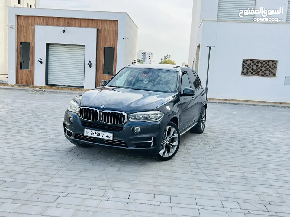 سيارة الدارBMWX5