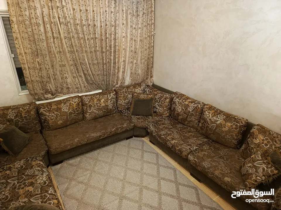 طقم كنب كورنر بحالة جيدة جدا