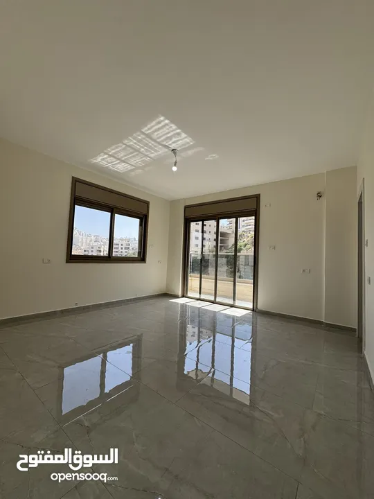 شقة مميزة 200 متر 3 غرف ماستر للبيع