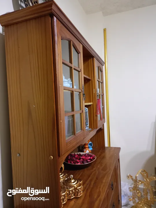 بوفيه شبه جديده قطعتين للبيع