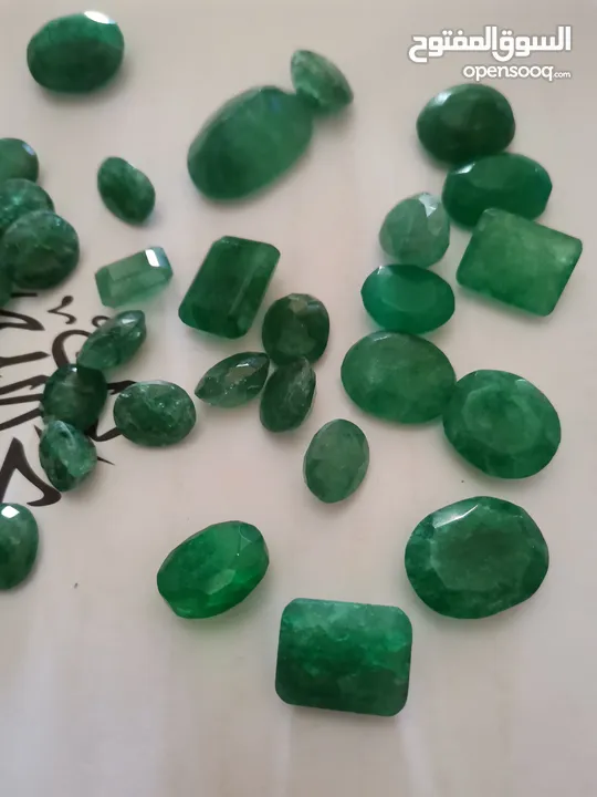 Emerelad زمرد اخضر طبيعي اصلي زامبيا سعر القيراط 100دولار.. طبيعي اصلي غير مسخن ولا معالج.  تحفه روع