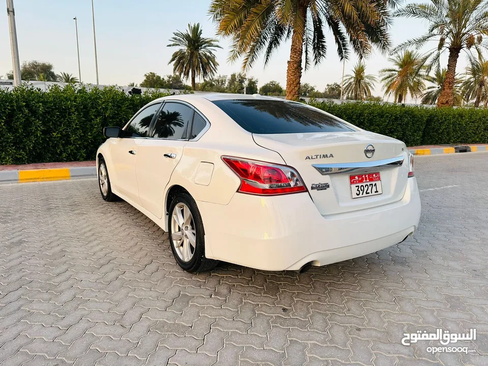 Urgent Altima 2015 mid option American very clean