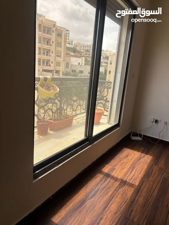 شقة فاخرة مع روف الجبيهة ضاحية الرشيد قرب دوار الجاذبية 180م مع روف غير مبني اطلالة رائعة جدا