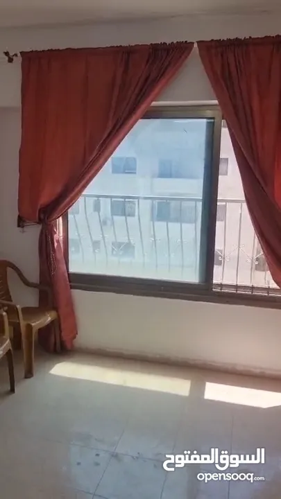 شقة للبيع بالقرب من الاكاديمية 2 غرفة نوم صالون حمام مطبخ بلكونة