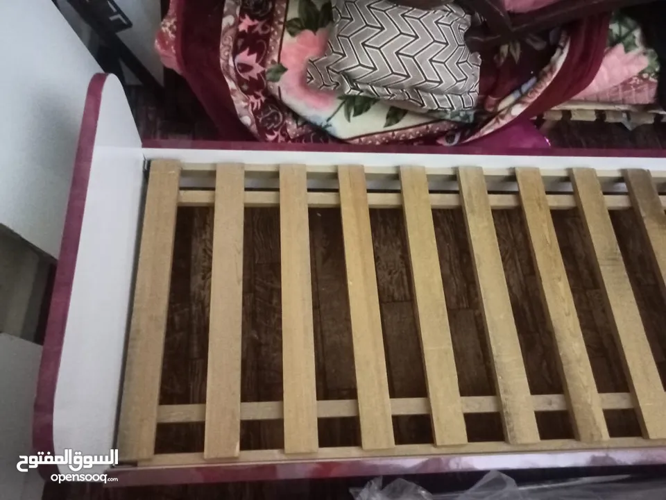 تخت مفرد بحال البلاش للبيع غرفة اطفال عرض لا فترة محدودة