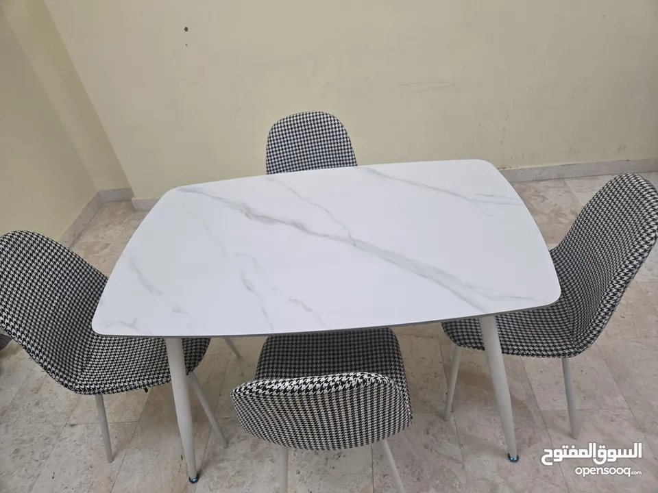 Dining Table With 4 Chair