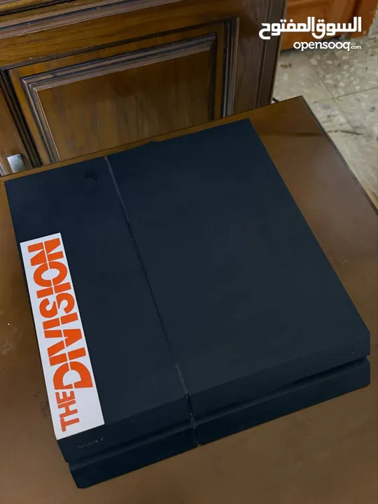 Ps4 500g بلايستيشن 4 و ثلاث ايدين اصليات شغالة 100٪؜ مع كامل اسلاكها