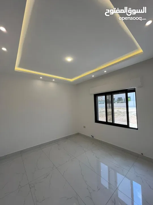 طابق او او ثاني خلف جامعة البتراء البنيات تشطيب حديث