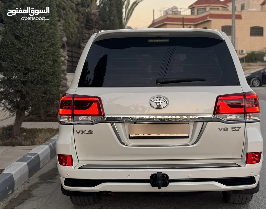 Toyota Land Cruiser 2016 Gx-r 5700CC V8 بحالة الوكالة الفحص: 7 جيد بدون ملاحظات