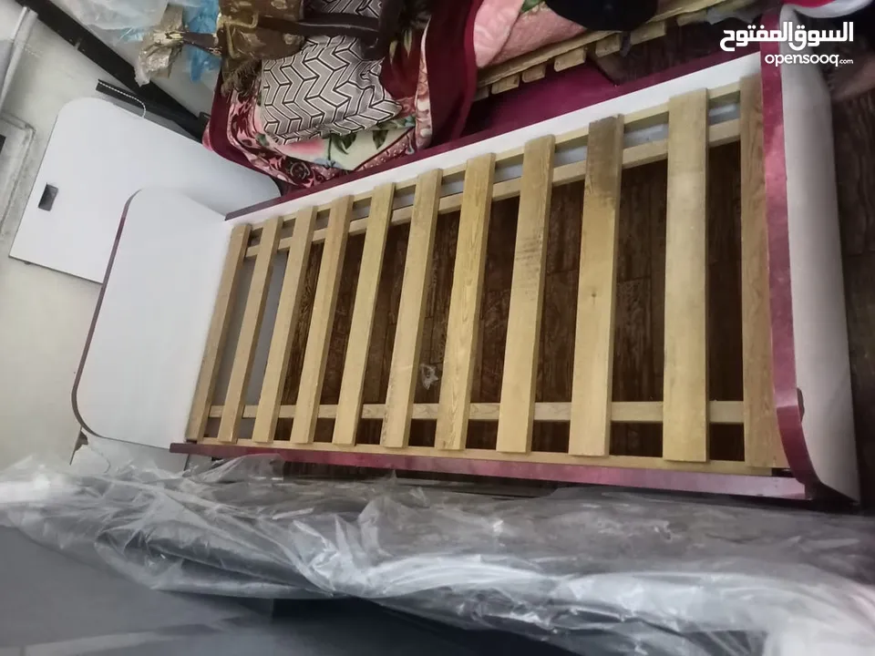 تخت مفرد بحال البلاش للبيع غرفة اطفال عرض لا فترة محدودة