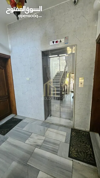 في أجمل مناطق خلدا(بالقرب من روان كيك) عمارة عائلية تملك شقة طابق أول 140م بسعر مميز/ ref 9507