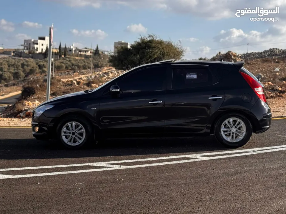 هنداي i30 (جير عادي ) يد ثانيه ماطور جير كرتونه فل الفل فحص ممتاز غرفه جديده فتحه سقف اصليه