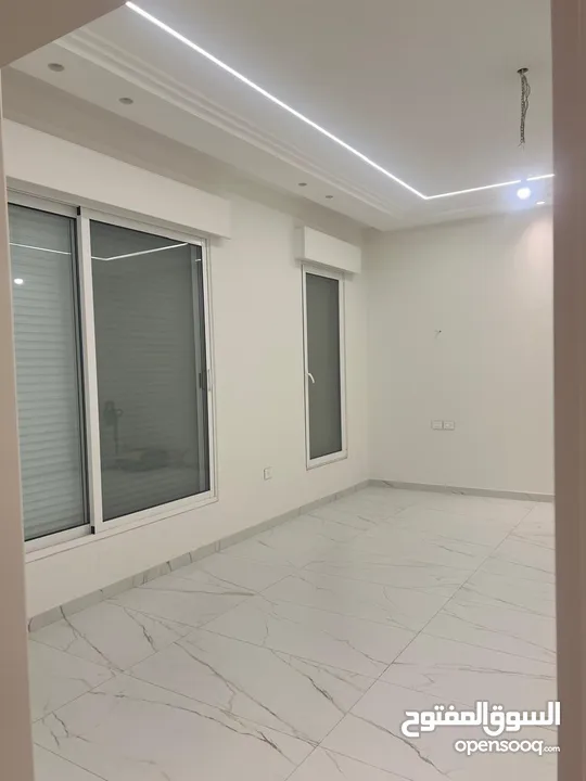 فيلا فخمه للبيع من المالك مباشرة منطقة دابوق  سكن أ خاص. على تله عاليه بمواصفات عالية الجودة