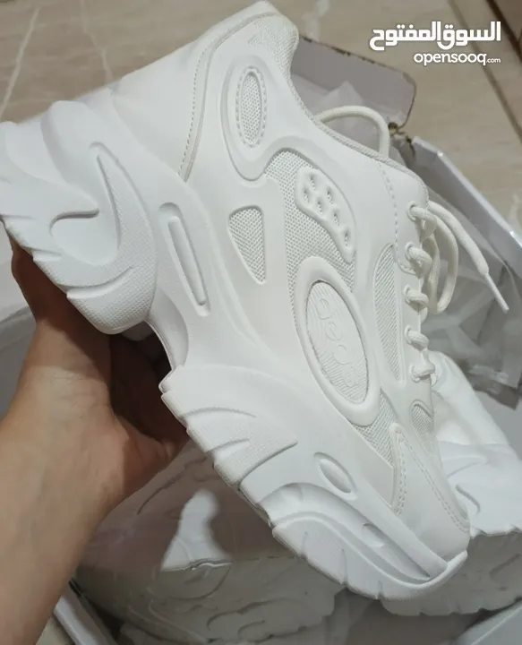 حذاء ستاتي ابيض طويل ومريح جديد غير مستعمل وغير ملبوس التواصل عبر الواتس اب white shoes Size 37