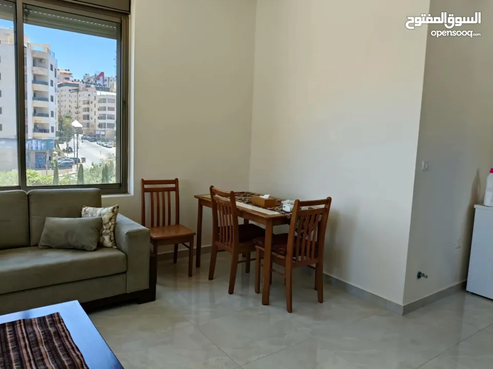 روف صغير مفروش مع ترس للايجار في سطح مرحبا
