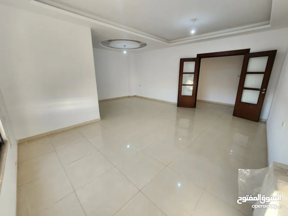 شقة فارغة للبيع في منطقة الجبيهة - REF: 14630