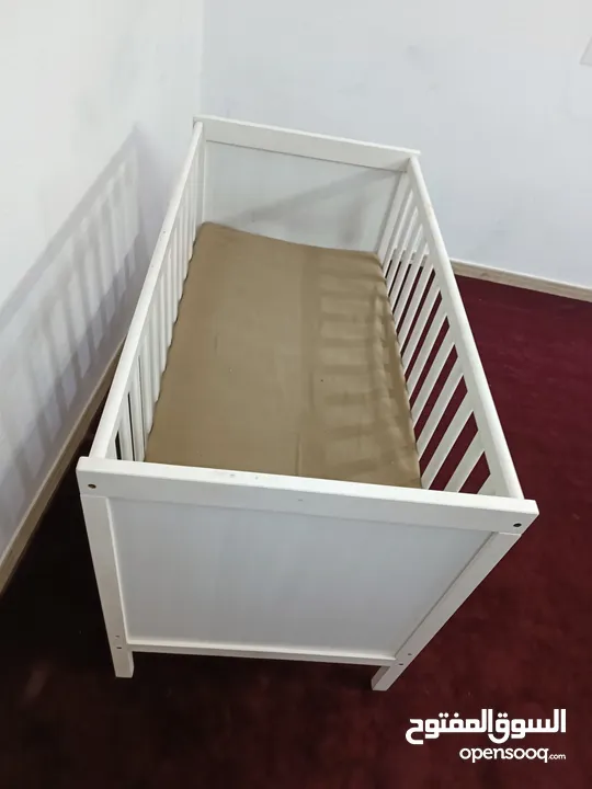 Baby cot/crib with Mattress, blanket and cover sheet