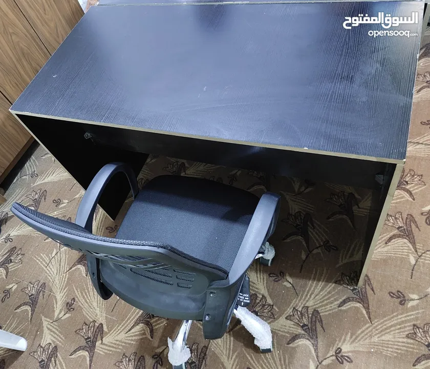 مكتب خشبي اسود لامع فخم