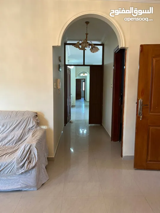شقة للبيع في المهندسين 350 متر مربع طابق 3 مع روف كبير مميزة جداً من المالك