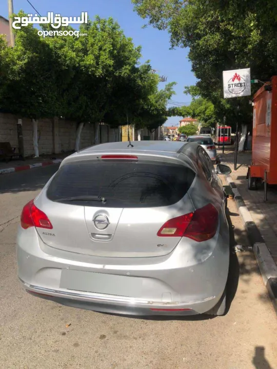 استرا ترخيص 2013 سيارة بحالة ممتازة مع وجود عيوب بسيطة في البودي جير عادي ماتور راكب جديد مستورد