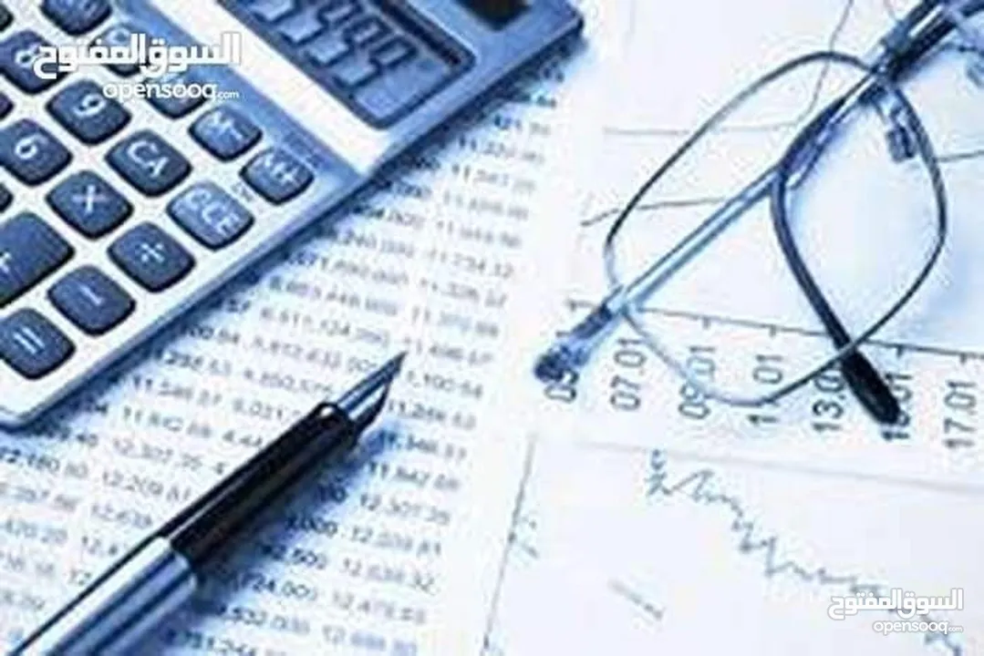 أستاذ محاسبة و اقتصاد حاصل على الامتياز لطلاب الجامعات