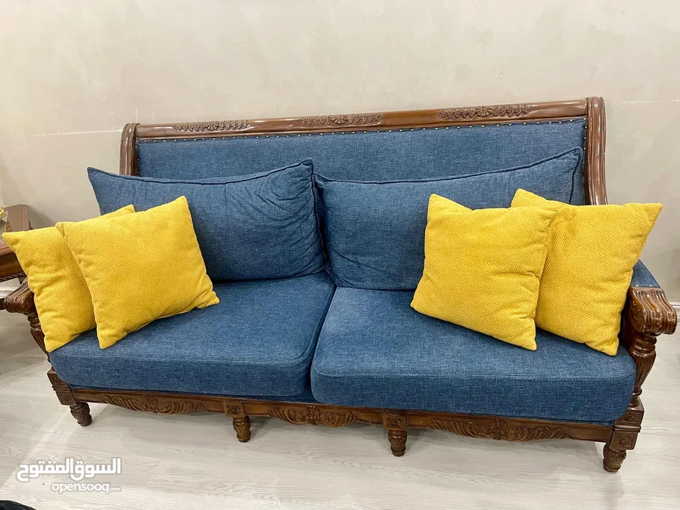 طقم كنبات مع طاولات