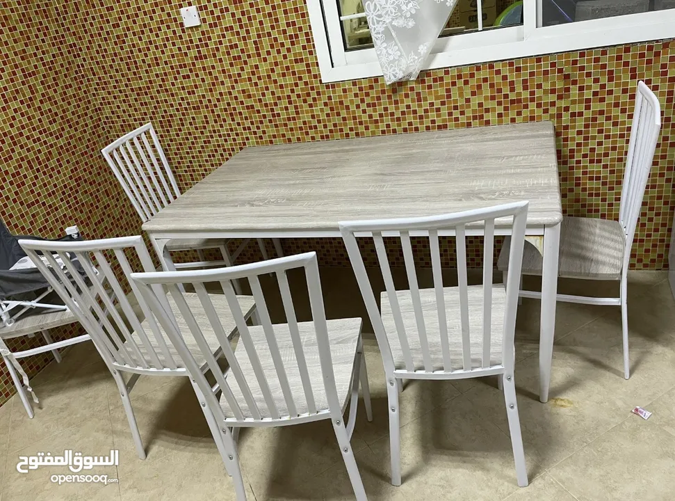 Dinning tableطاولة طعام