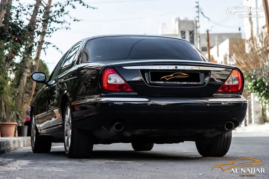 Jaguar Xj8 2005  السيارة مميزة جدا