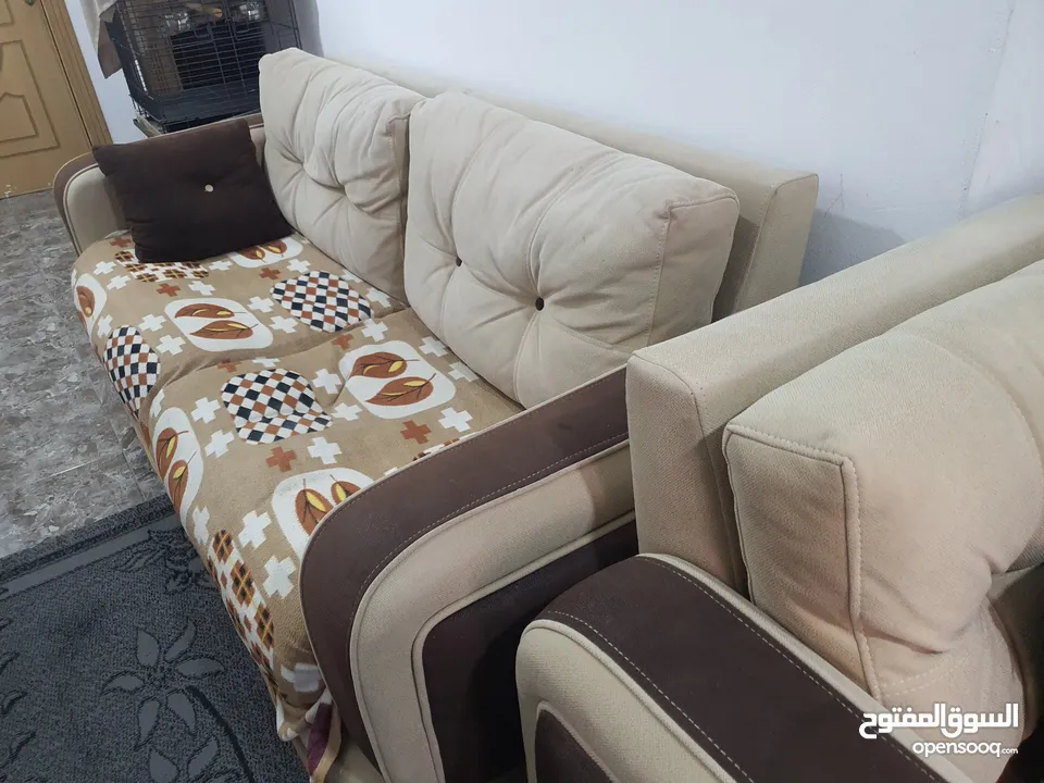 طقم كنب 7 مقاعد فاخر بحالة ممتازة خشب زان