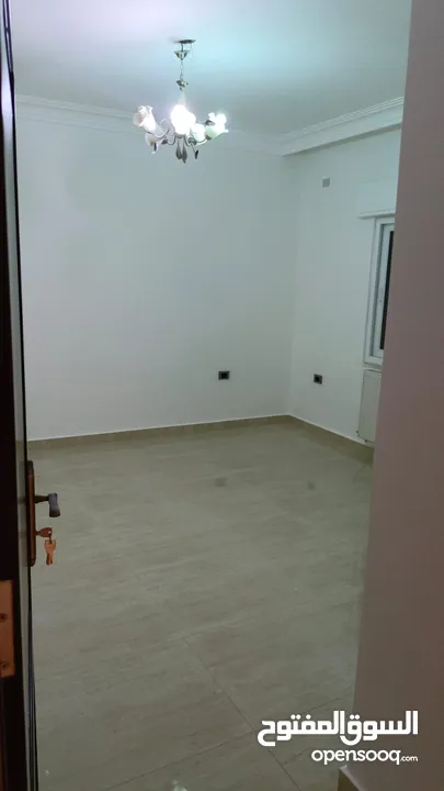 عرض حصرررري ـ ضاحيه النخيل ـ شقه فارغه للايجار لم تسكن بعد التجديد سوبر ديلوكس  190 متر +