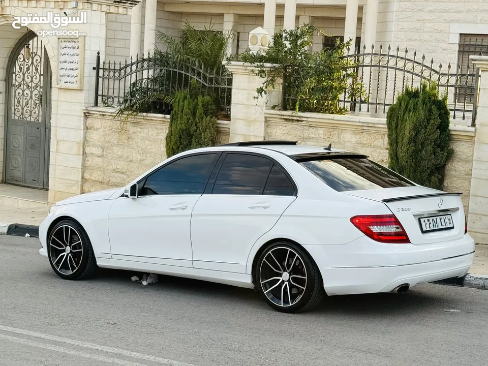 مرسيدس c200  ترخيص 2012 بسعر حرق عالكاش