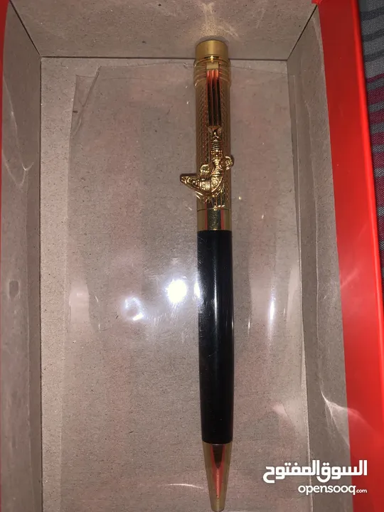 قلم خنجري ذهبي جميل