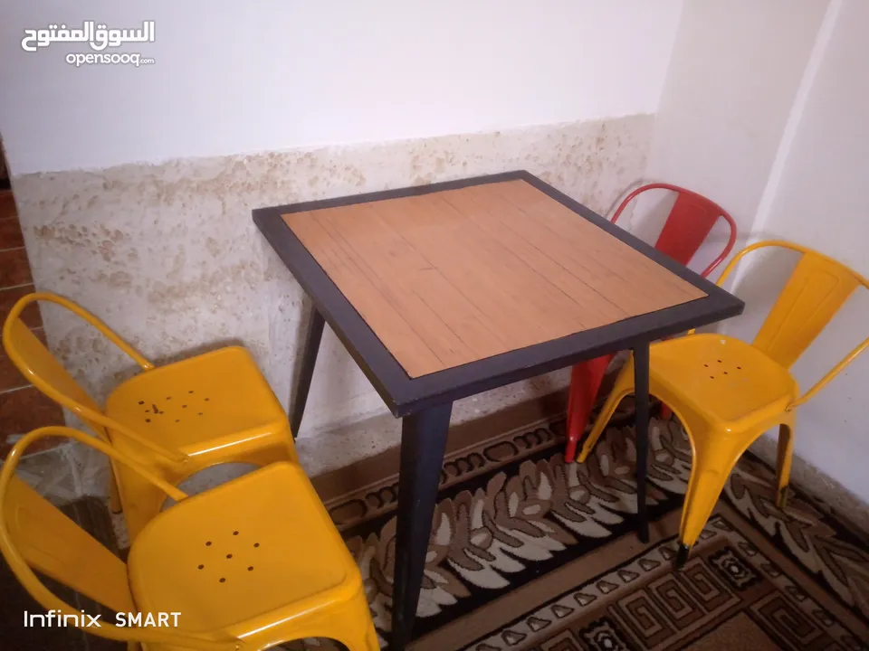 طاوله ممتازه حديد مع 4كراسي حديد بحاله ممتازه للبيع الحاله ممتازه ممتازه ممتازه ممتازه متتازه