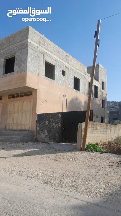 3 مخازن مفتوحات على بعض مساحتها 170متر للايجار بسعر مغري