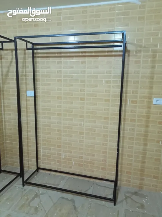 ستاندات حديد للمحلات التجارية، وغرف ملابس (تفصيل)