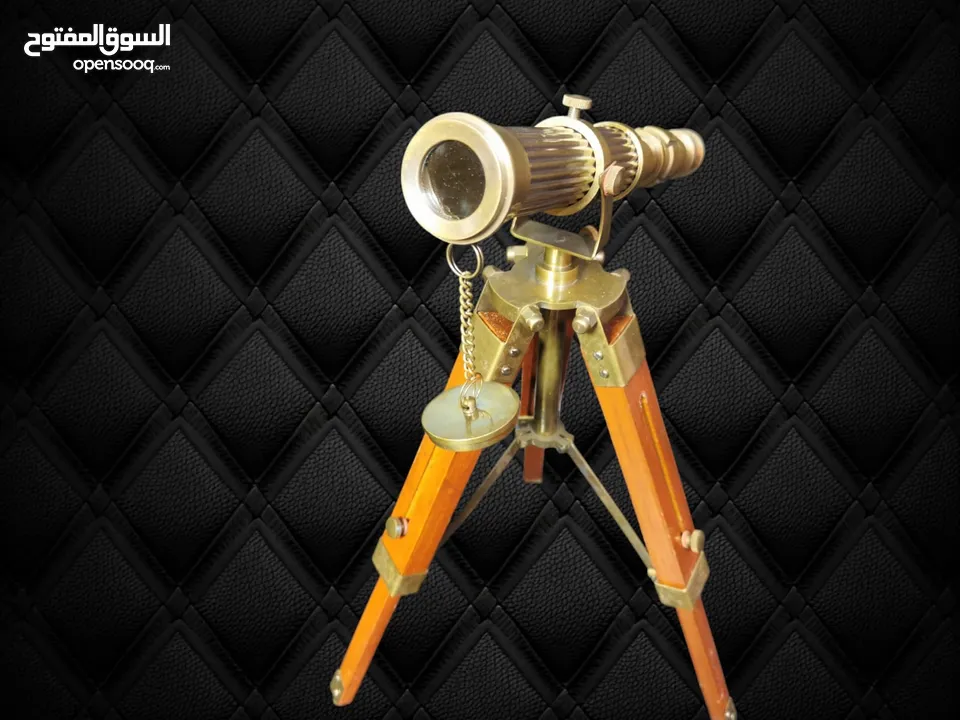 منظار نحاس مع قواعد خشبيه