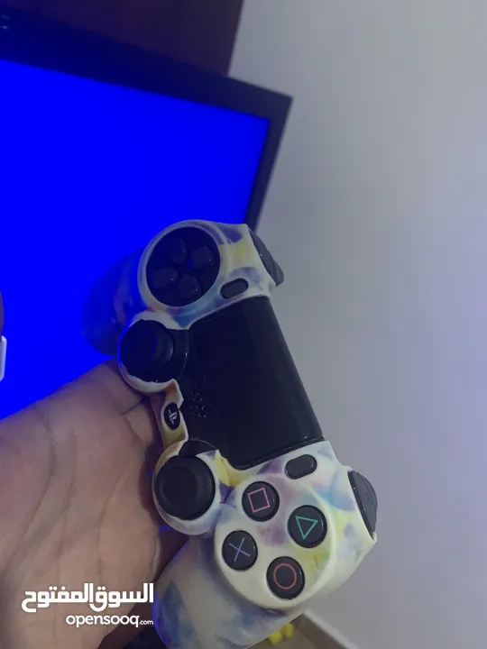 Ps4 شبه جديد مع حساب العاب فيفا وحساب فورتنايت فخم جدا فيه 100 سكن من شاابتر ون مع حساب العاب حرقققق