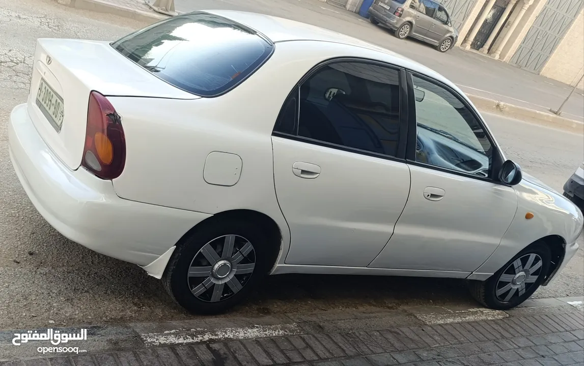 دايو لانوس  2002