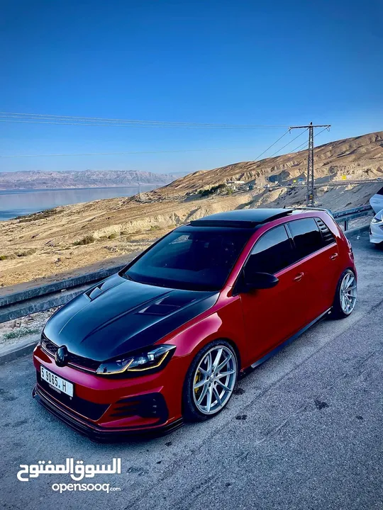 Golf gti mk 7.5. 2018 لون احمر