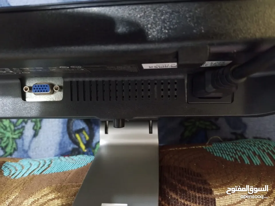 شاشة كمبيوتر dell اصلي قديم بحالة الوكالة