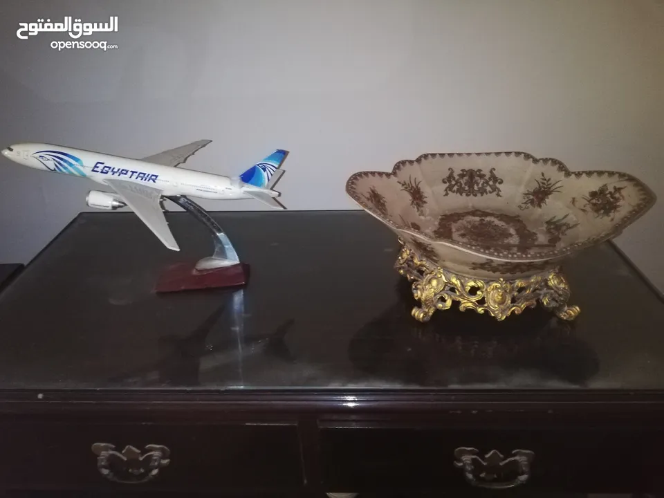 نموذج معدنى لطائرة إحدى شركات الطيران العالمية ويصلح لشركات السياحة
