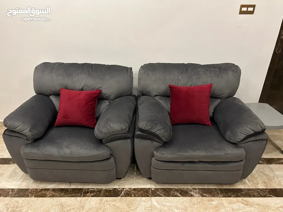 طقم كنب جديد للبيع – لم يُستعمل نهائياً بسعر ممتاز