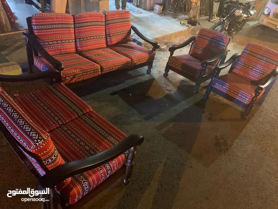طقم كنب مورس خشب زان تنجيد جديد بسعر 110دنانير