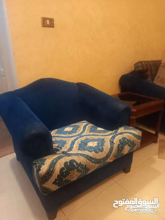 طقم كنب 7مقاعد تفصيل من خشب الزان وومن احود انواع القماش للبيع بداعي السفر