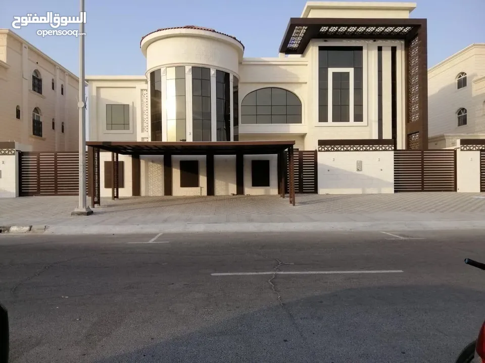 Villa for sale in Baniyas ( 10 bedrooms)    فيلا للبيع في بني ياس ( 10 غرف نوم )