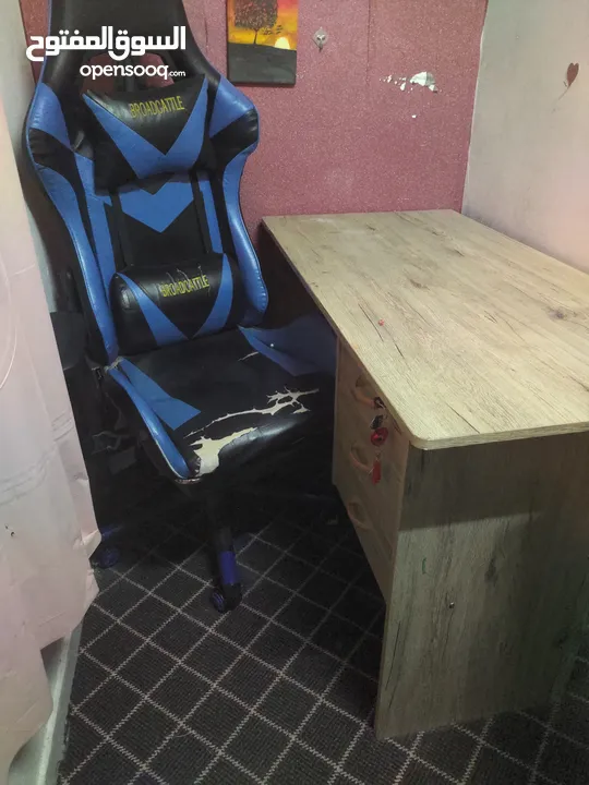 gaming chair with table