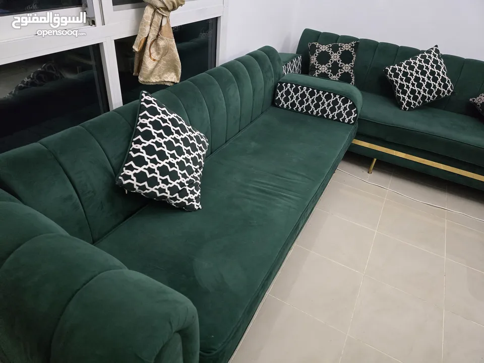 طقم كنب للبيع بحالة ممتازة بغرض السفرexcellent  sofa for selling