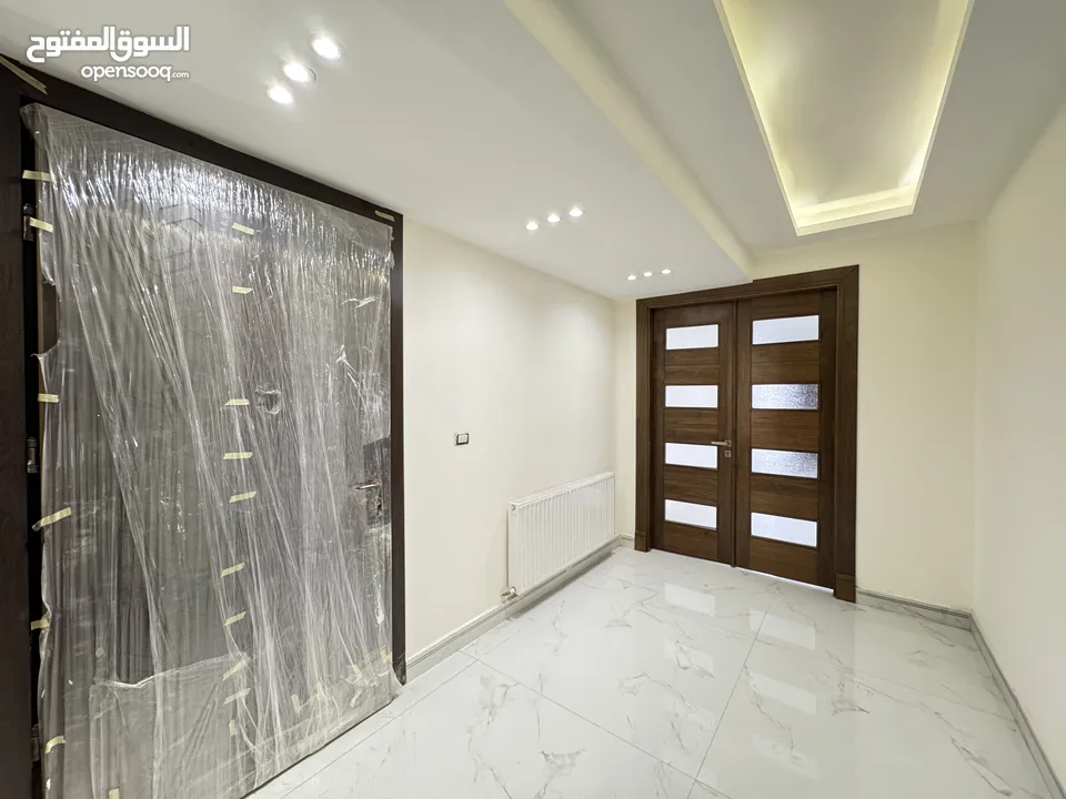 شقة طابق ارضي للبيع مساحة 240م باجمل مناطق خلدا (مشروع 113)