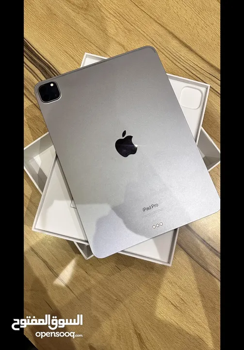 iPad Pro M2 4th gen 128gb  ايباد برو استخدام بسيط مع كل الاكسسوارات و قلم m2 الجيل الرابع